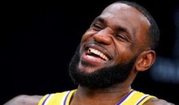 詹姆斯爆料回家视频,温馨瞬间展现家庭幸福